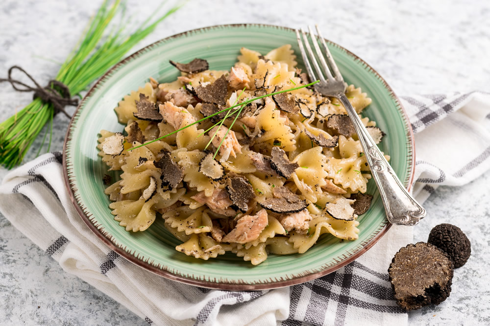 Cold pasta with black summer truffle