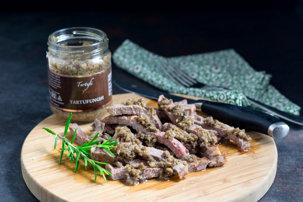 tagliata con salsa ai tartufi e funghi